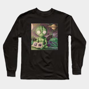 Believe in Yourself Funny an Alien reading a Book Long Sleeve T-Shirt